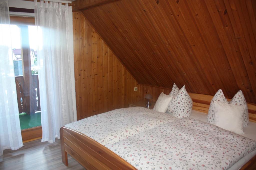 Cafe & Pension Carmen room 1